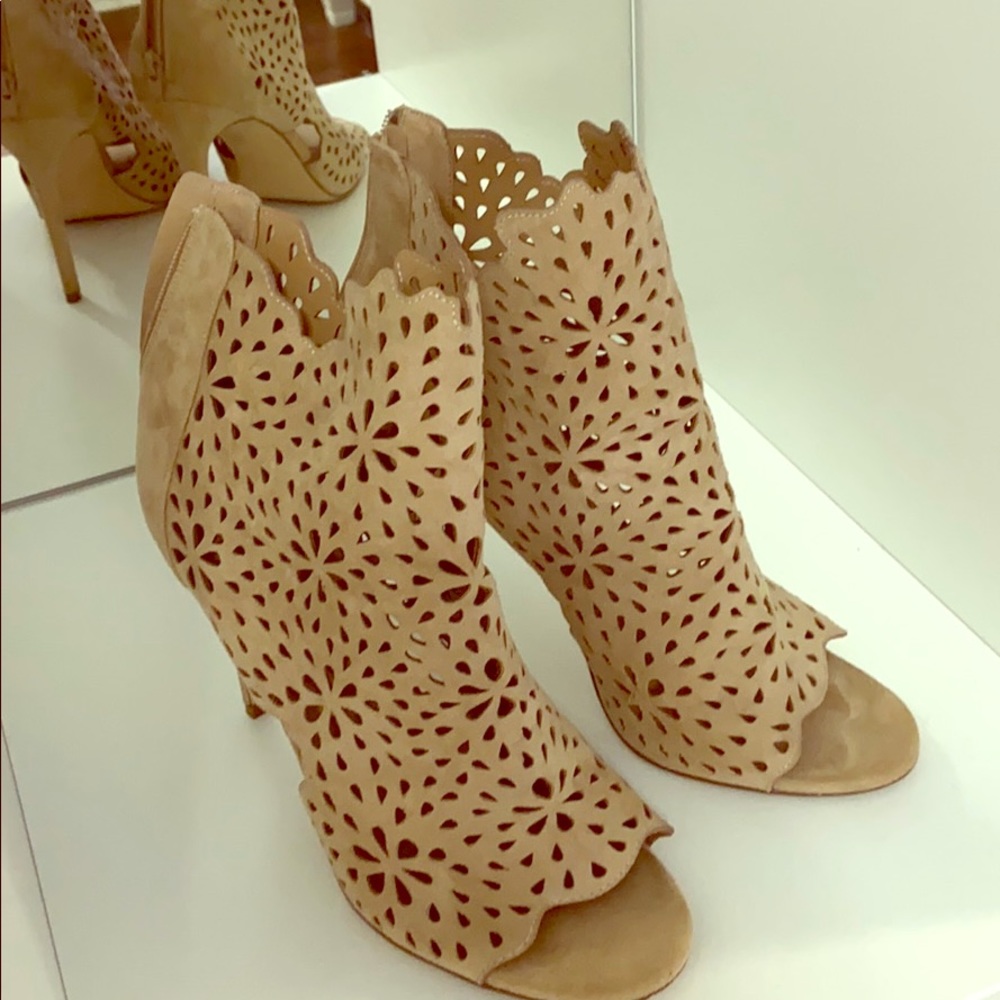 Beautiful Adlo sexy heels!!!